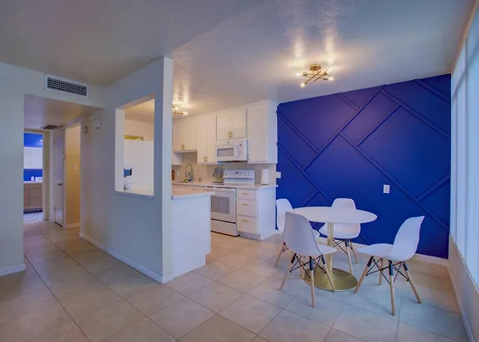 Apartment Uptown 1 Bedroom With Pool