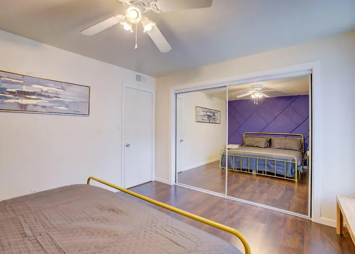 Uptown 1 Bedroom With Pool Apartment