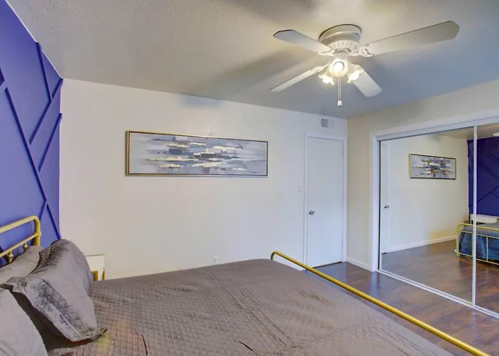Apartment Uptown 1 Bedroom With Pool *