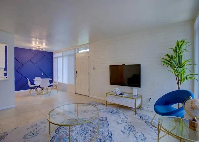 Uptown 1 Bedroom With Pool